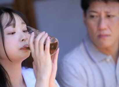 Chú ngậm thuốc kích thích để làm tình với cháu gái thỏa thích