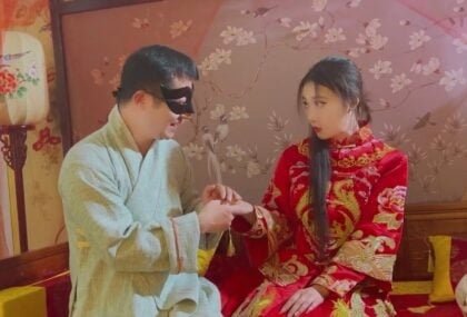 Cô tiểu thư mê hoặc khắp nơi khiến công tử bột không thể cưỡng lại